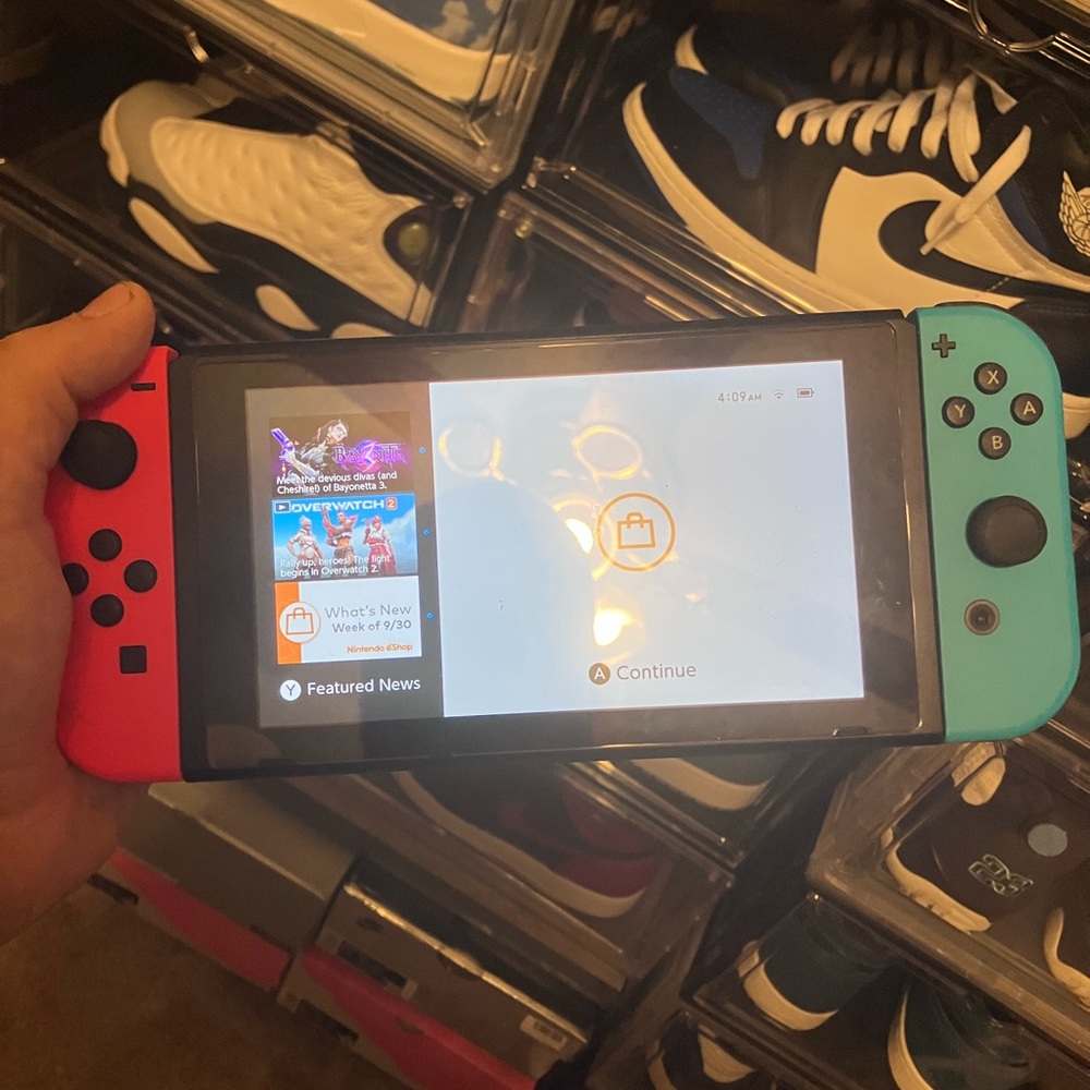 Nintendo Switch Bundle - Picture 2 of 9